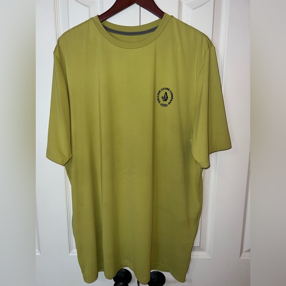 Volcom Men's Surf Swim 50+UPF protection Short Sleeve Spray Stone Mustard Yellow - Picture 1 of 3